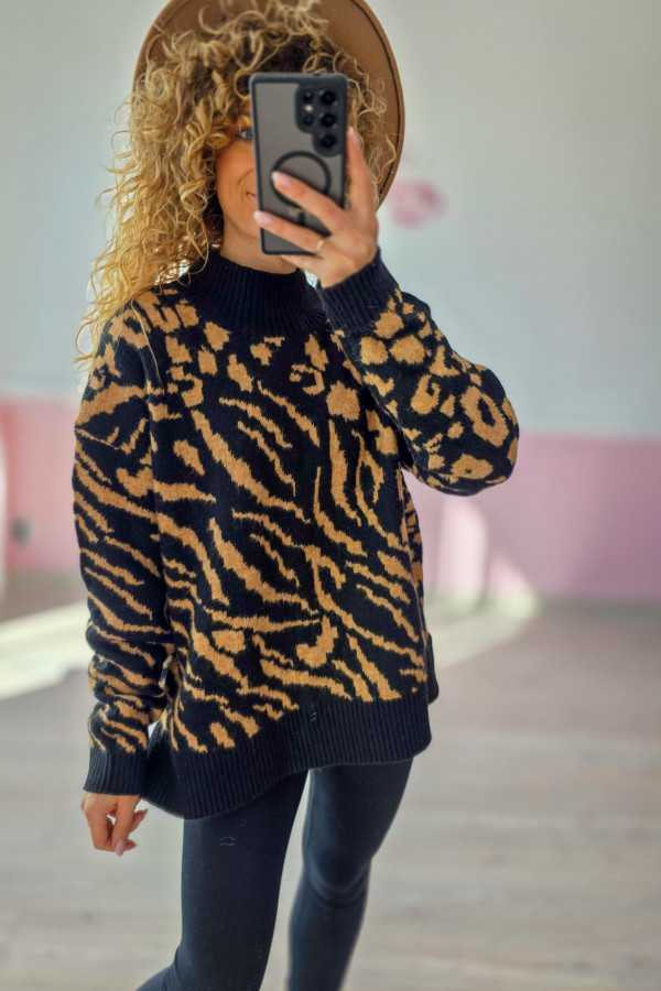 Sweter z motywem zwierzęcym 1