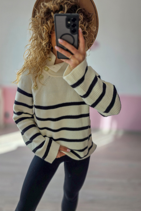 Sweter w paski z guzikami