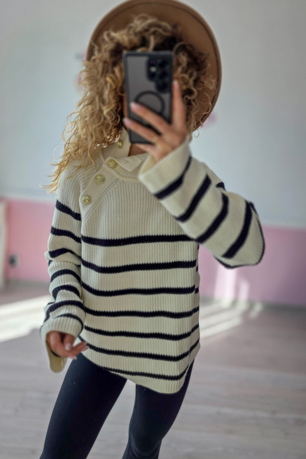 Sweter w paski z guzikami 2