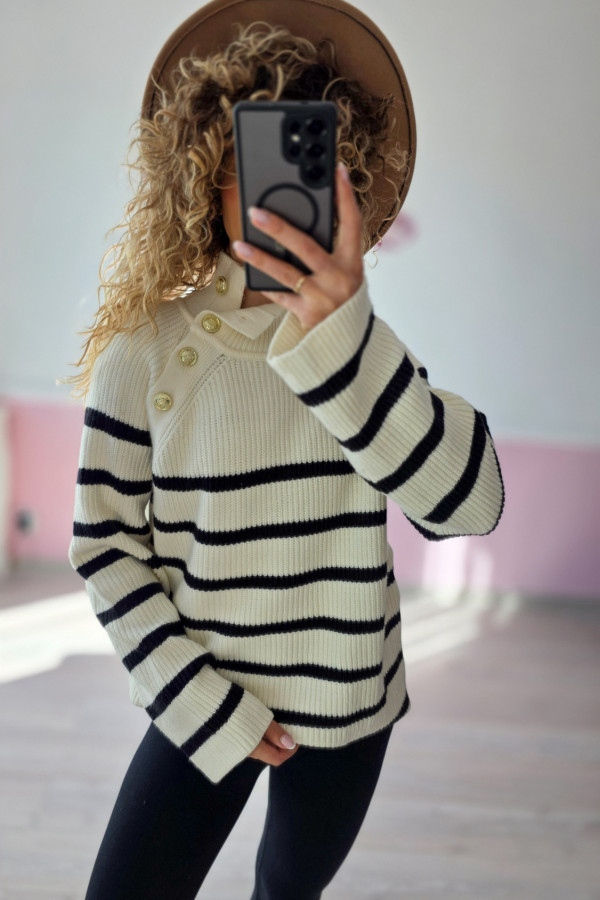 Sweter w paski z guzikami 3