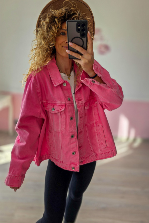 Różowa kurtka jeansowa oversize