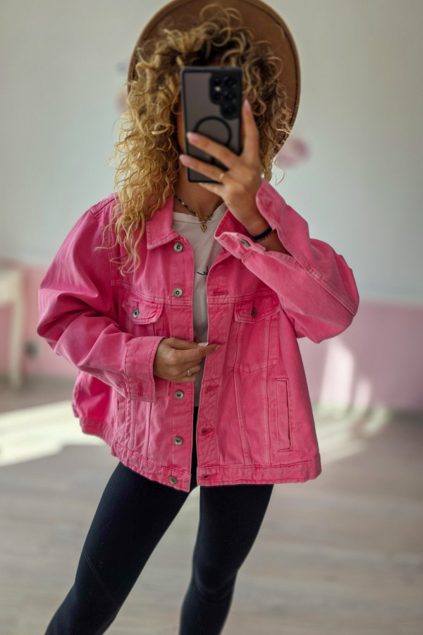 Różowa kurtka jeansowa oversize 2