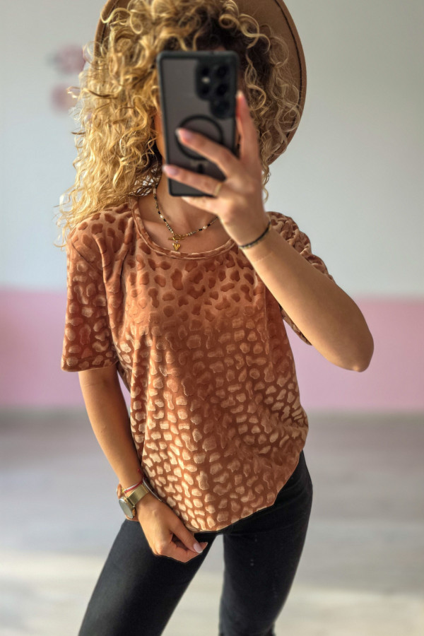 Brązowa welurowa bluzka z tłoczeniem 1