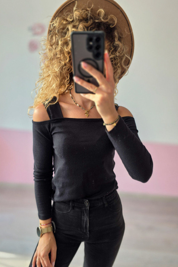 Czarna bluzka hiszpanka z odkrytymi ramionami 1