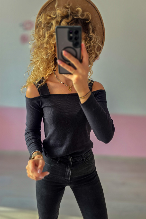 Czarna bluzka hiszpanka z odkrytymi ramionami