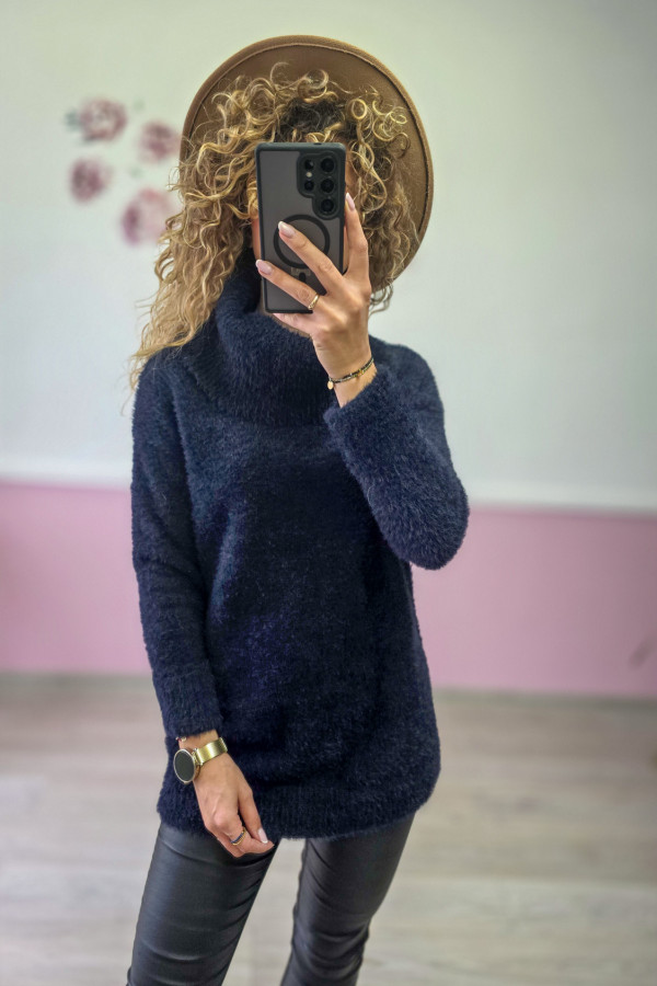 Sweter z golfem – granatowy