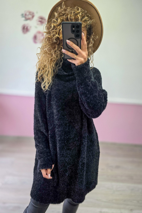 Sweter oversize z golfem – czarny