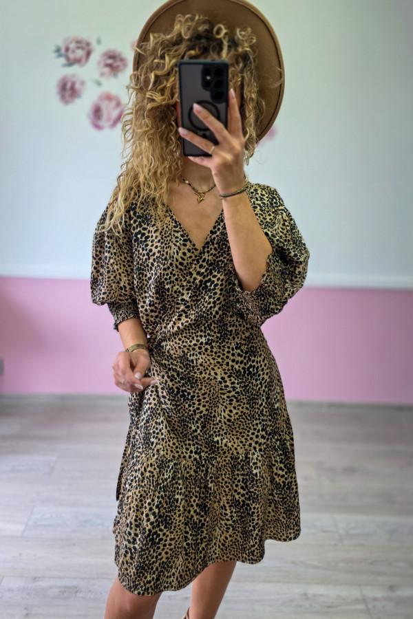 Sukienka kopertowa w panterkę – beżowa 2