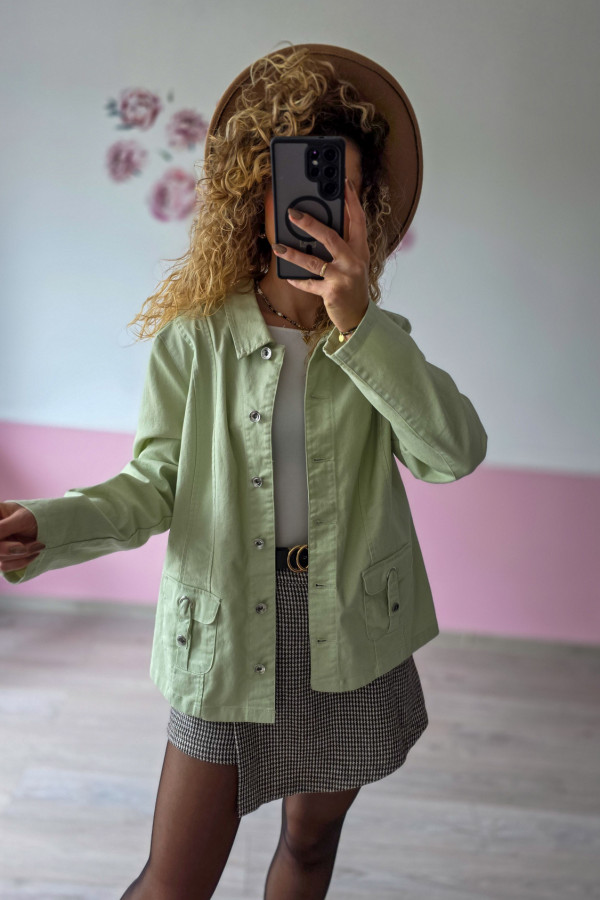 Miętowa kurtka damska oversize – lekka, stylowa i uniwersalna 4