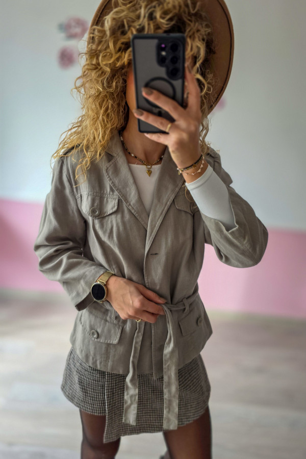 Marynarka damska z lnu i wełny z paskiem – naturalna elegancja w minimalistycznym stylu 3