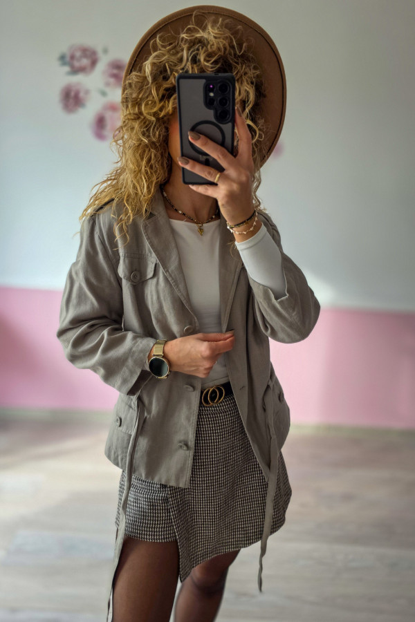 Marynarka damska z lnu i wełny z paskiem – naturalna elegancja w minimalistycznym stylu