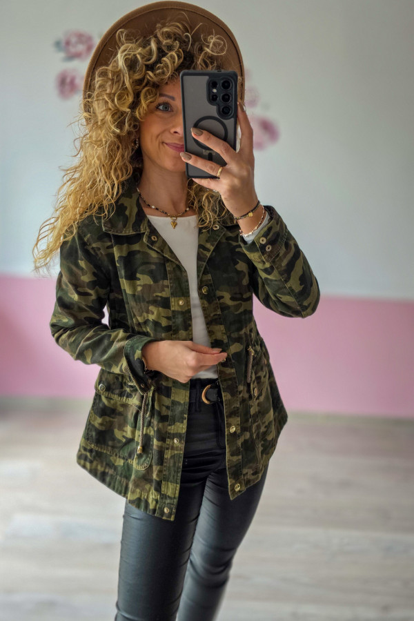 Kurtka damska moro – styl militarny w kobiecym wydaniu 2