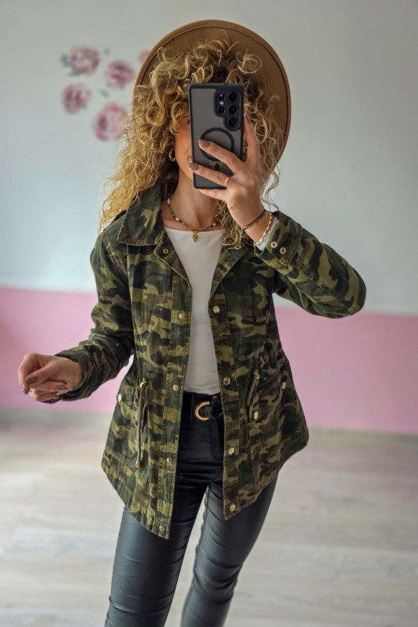 Kurtka damska moro – styl militarny w kobiecym wydaniu 3