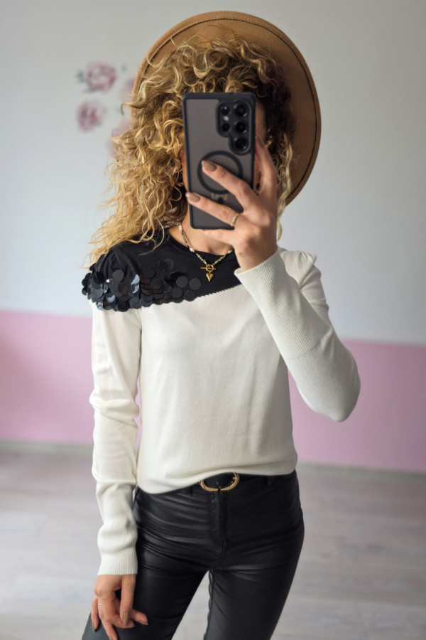 Sweter z ozdobnymi cekinami – elegancja z odrobiną blasku S/M