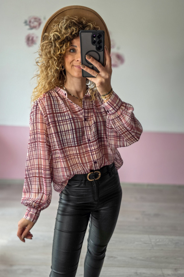 Różowa koszula w kratkę – lekkość i kobiecy urok 1
