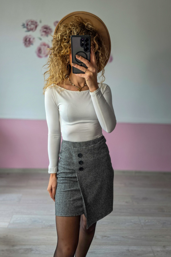 Spódnica mini w pepitkę z guzikami 1