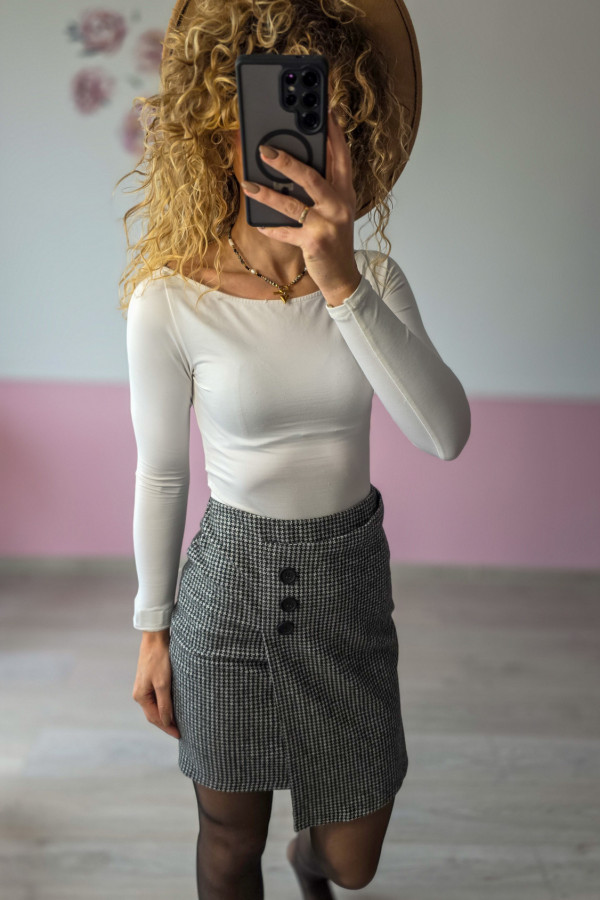 Spódnica mini w pepitkę z guzikami 2