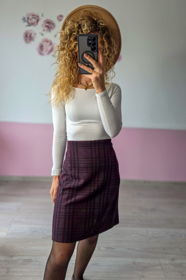 Bordowa spódnica w kratę