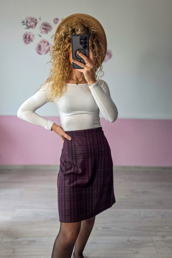 Bordowa spódnica w kratę 1