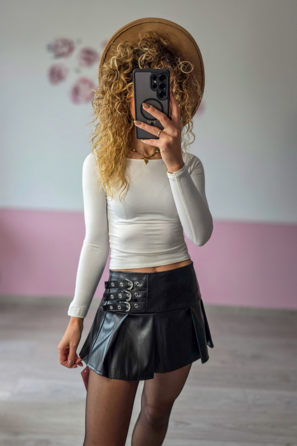 Skórzana mini spódnica z klamrami 1