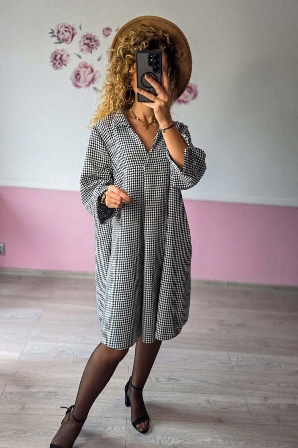 Sukienka w pepitkę oversize – klasyka w nowoczesnym wydaniu 1