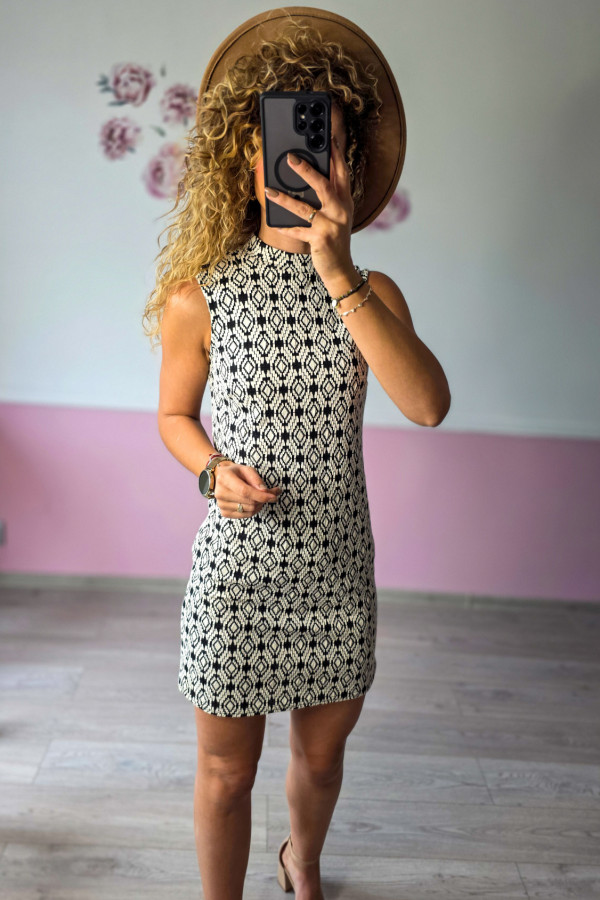 Sukienka mini w czarno-biały geometryczny wzór